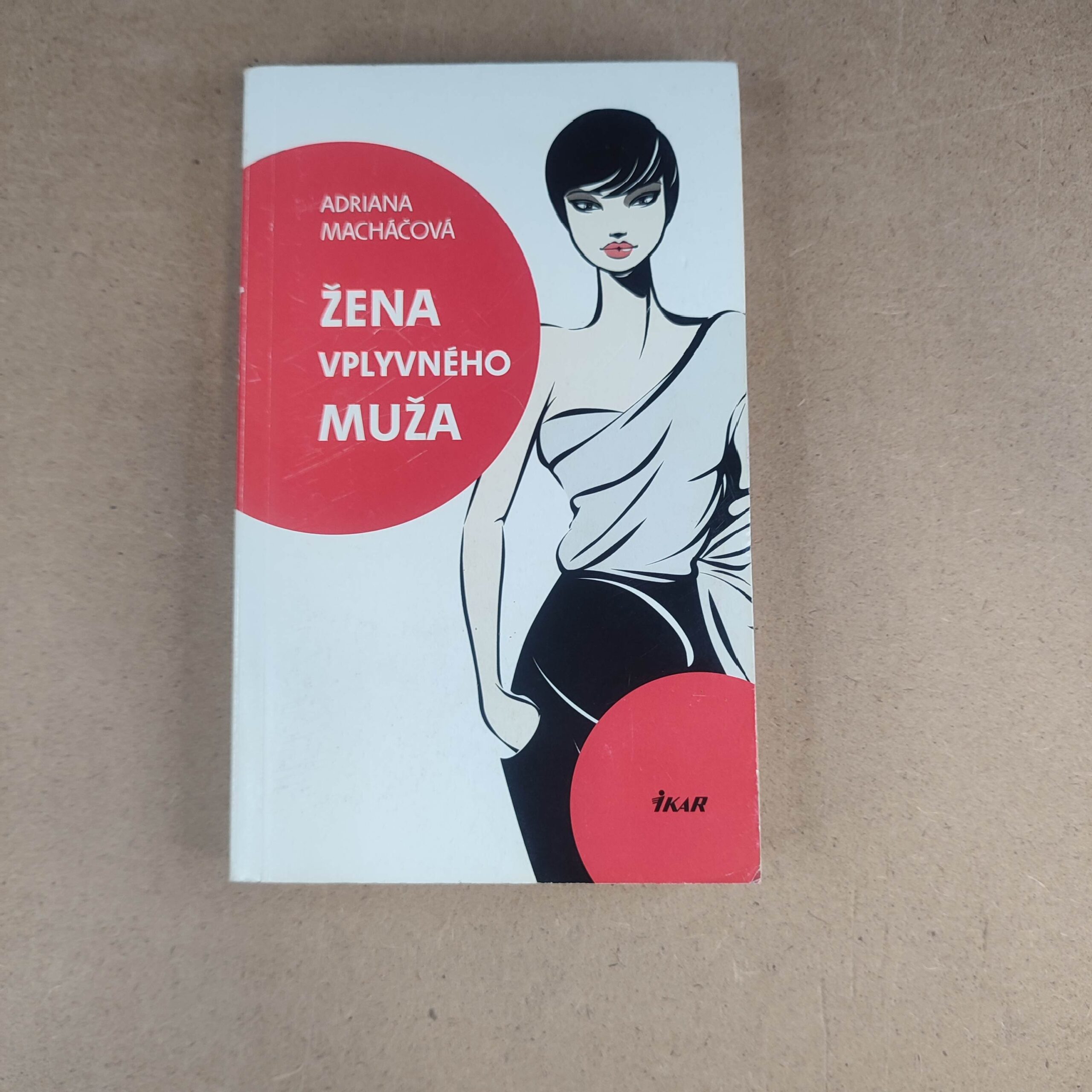 Žena vplyvného muža - Adriana Macháčová
